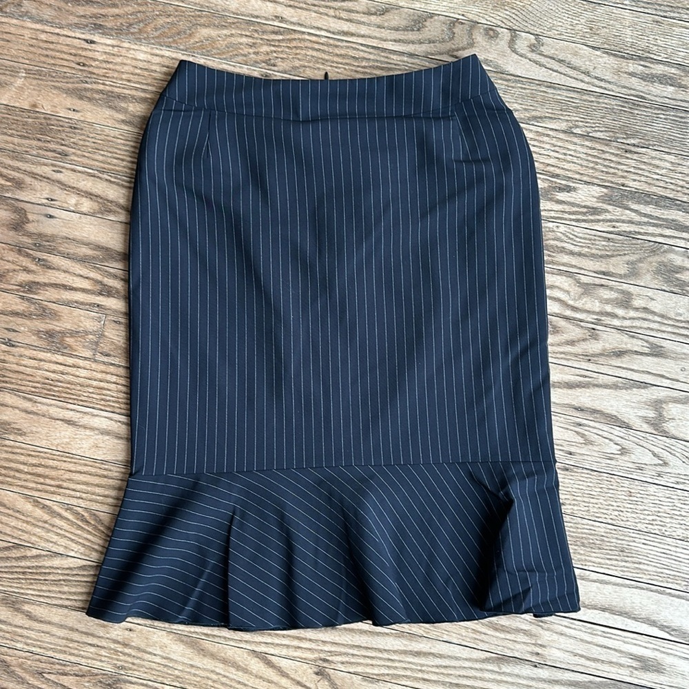 Boyd's Philadelphia Femme Women's navy Pinstripe Skirt Suit Jacket Medium EUC - Picture 8 of 9